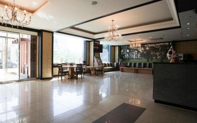 Liv Life Hotel