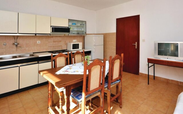 Stunning Home in Jelsa With Wifi and 2 Bedrooms