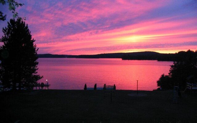 Birch Cliff Lodge on Baptiste Lake