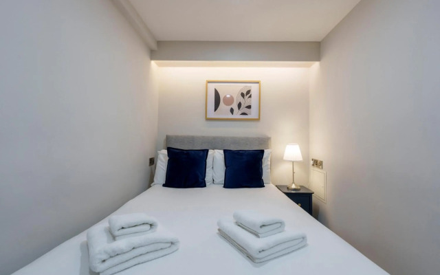 Temple Bar Lane by the KeyCollections