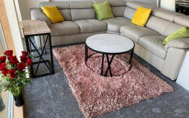 Zenith City Centre Apartment - Stay Longer and Save