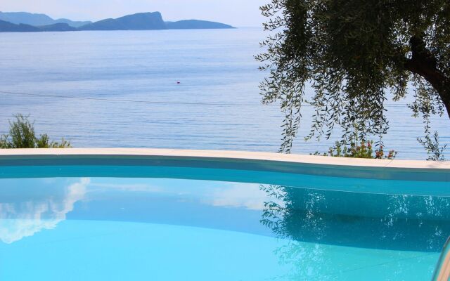 Enjoy Lichnos Bay Village Camping, Hotel & Apartments A.E.T.E