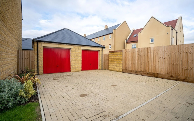 Six Bedroom New-build Detached House In Bicester