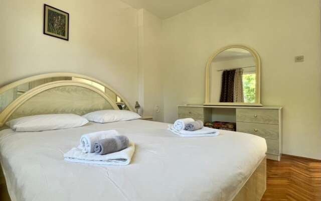 Lemon Tree Apartments