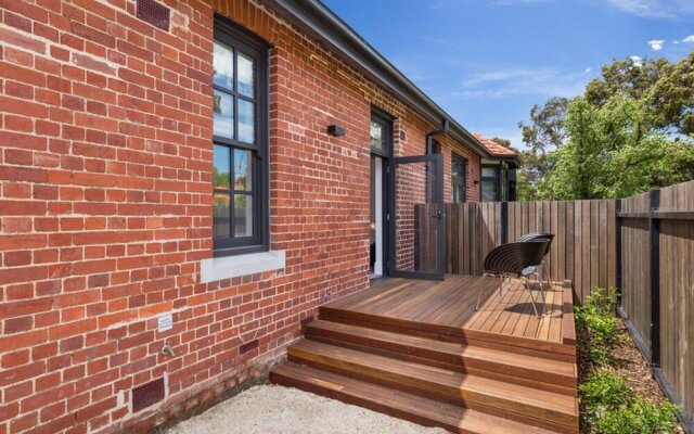 Class, Style and Location in Carlton