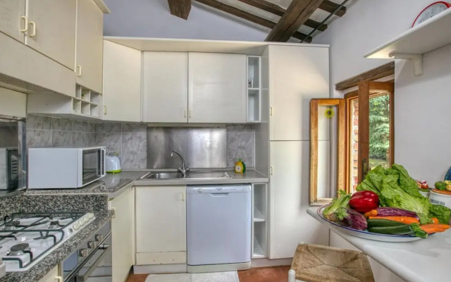 Villa in Amandola With Pool and Garden