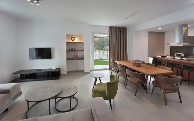 Sun & Moon Luxury 4-bedroom Villa