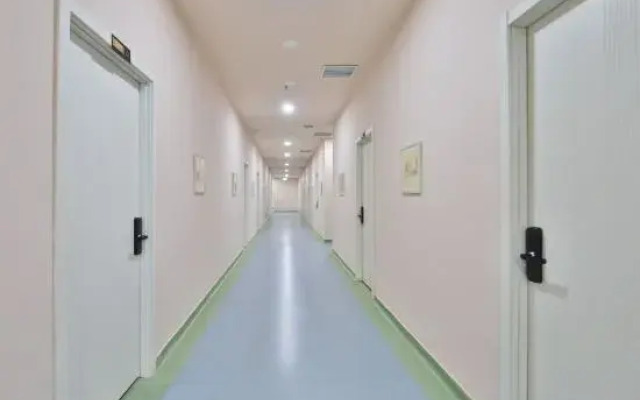Fuhe Hotel (Yanji Yanbian University West Market Branch)