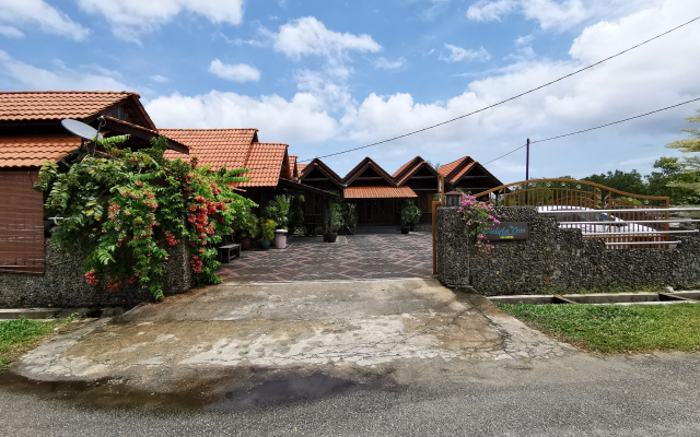 OYO 90038 Dalyla Inn Chalet