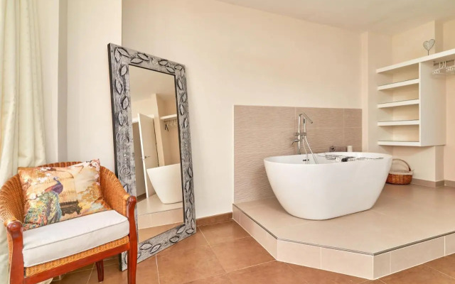 Luxury 1st floor apartment in Nerja