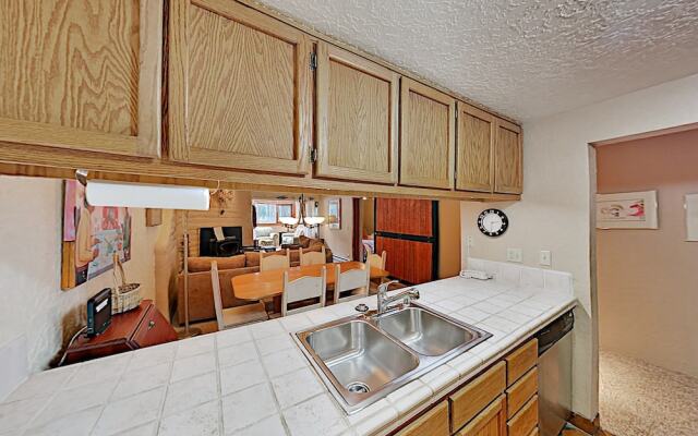 15tru5ai 3 Bedroom Condo