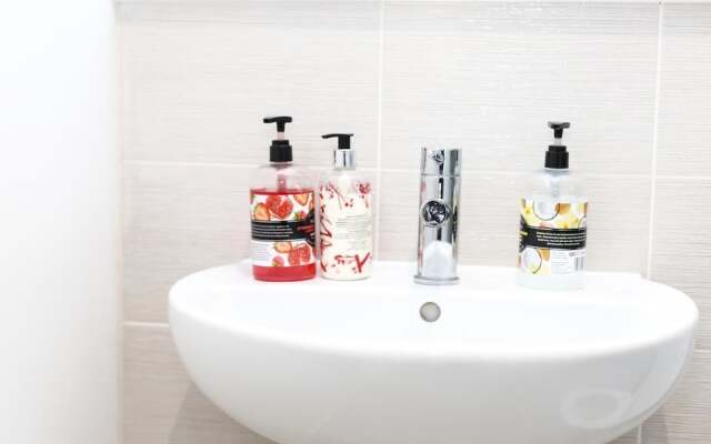 Bright 2BR Apartments Quays