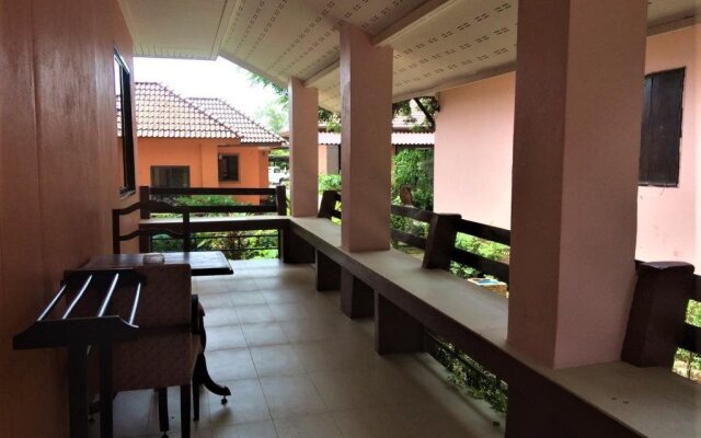 Phalaburi Resort by dreamhouse