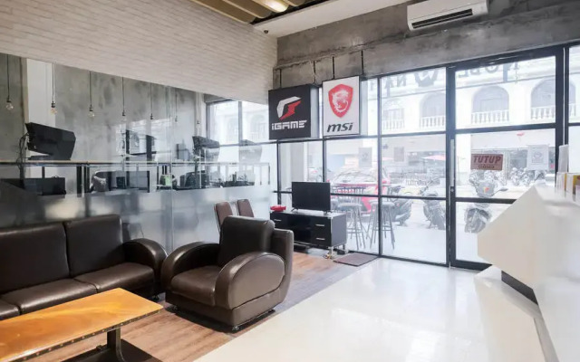 RedDoorz @ CBD Polonia Medan