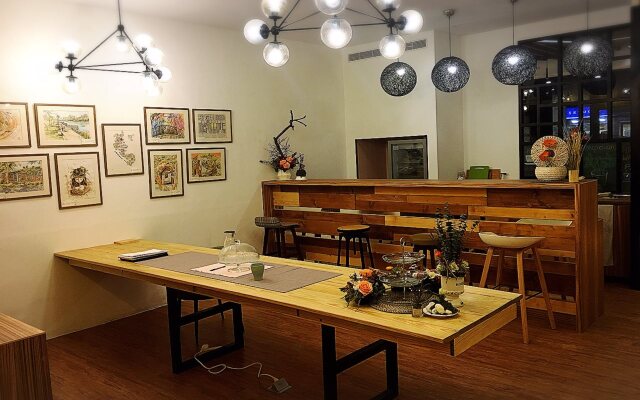 Master Chitow - Hostel