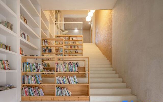 Xinhu B&B