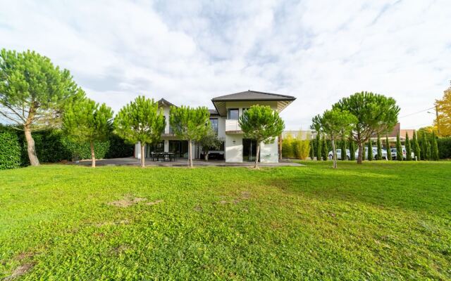Dream 5BD Villa for Families Geneva 14KM
