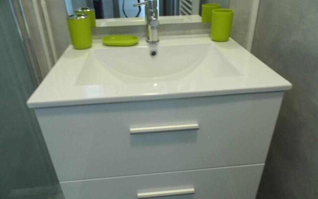 Joli petit T2 calme au bord de leau