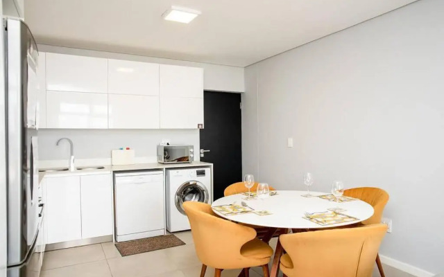 Beachfront 2 bedroom with swimming pool, Blouberg