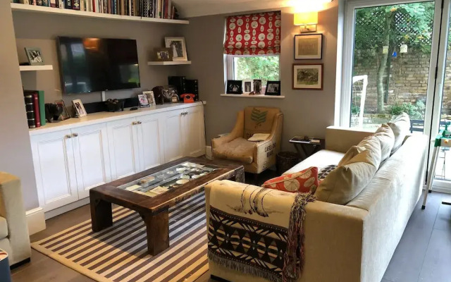 Exquisite 5BR West London House Near Acton Park