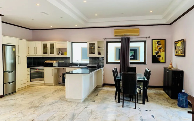 CET Resort & Rayong Padelcenter