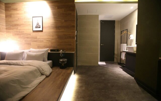 Moon Hotel