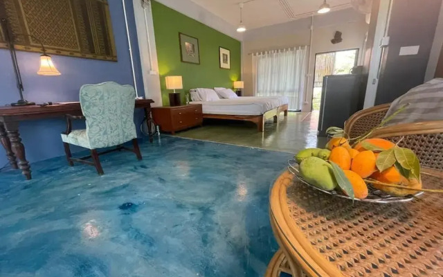 Golden Mango House