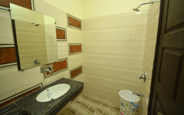 Capital O 9235 Hotel Nayyar