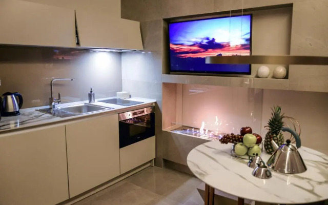 L - Suites