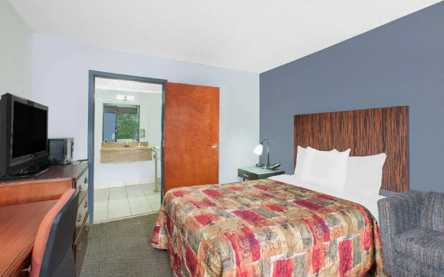 Days Inn by Wyndham Benton