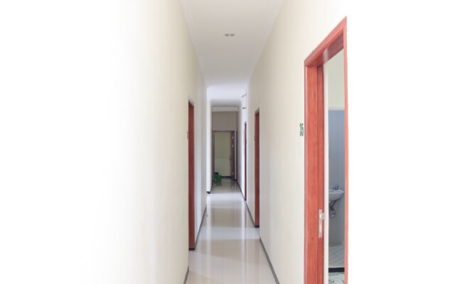 RedDoorz @ Genteng Surabaya