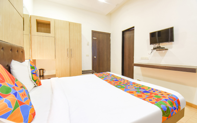 Fabhotel Shree Sai Residency