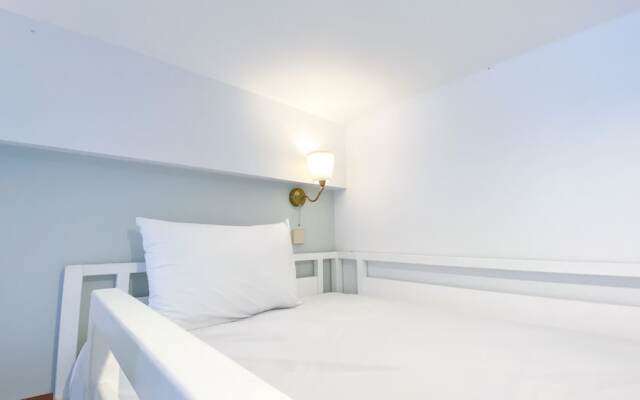 Modern Classic Studio At West Vista Apartment