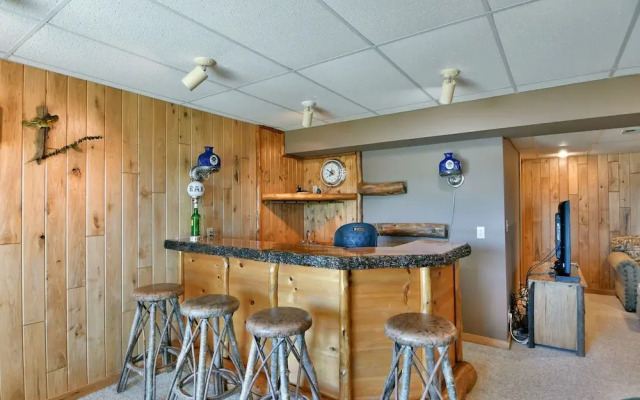 Cheif Lake Lodge 4 Bedroom Home by RedAwning