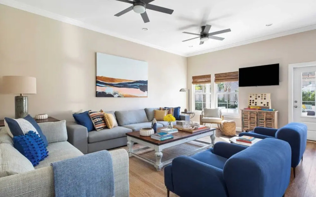 Sleeps 18! Private Pool, Hot Tub, Near Beach Miramar Dream House by Avantstay