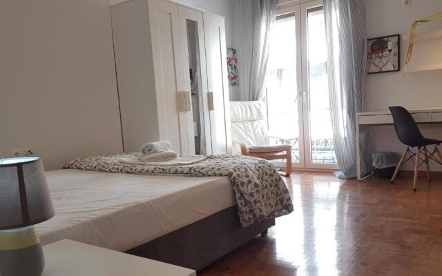 Petrol Apartment- Athens Center, 4 BD, 1 BATH