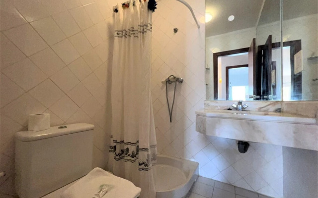 Vilamoura Typical 1 With Pool by Homing