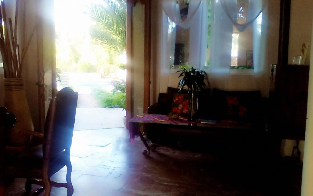 El Encanto Inn