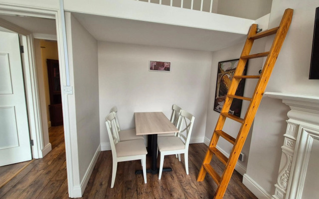 Spacious Two Bedroom Apartment in Westminster