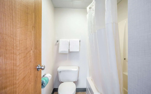Quality Suites Lansing
