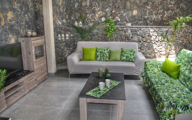 Villa Dedalisa by holidayngo