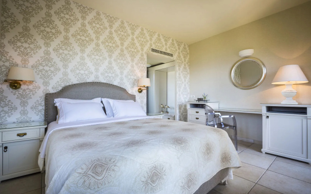 Almyra Hotel