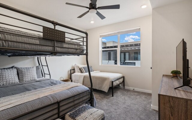 Palm Cove 2 Bedroom Condo