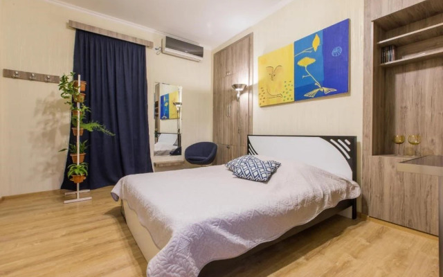 3 Min to Rustaveli Avenue