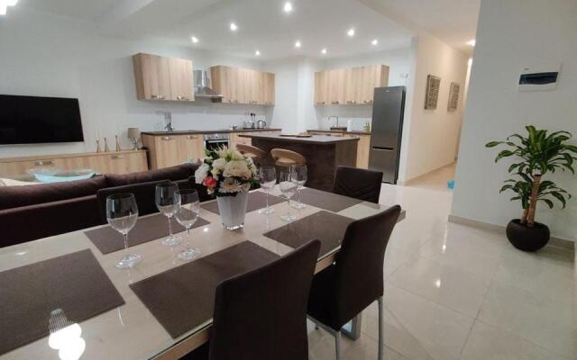 Beautiful, sea view 2 bedrooms apartment, Marsalforn, Gozo