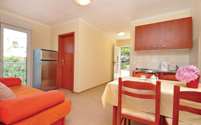 Awesome Home in Mimice With Wifi and 2 Bedrooms
