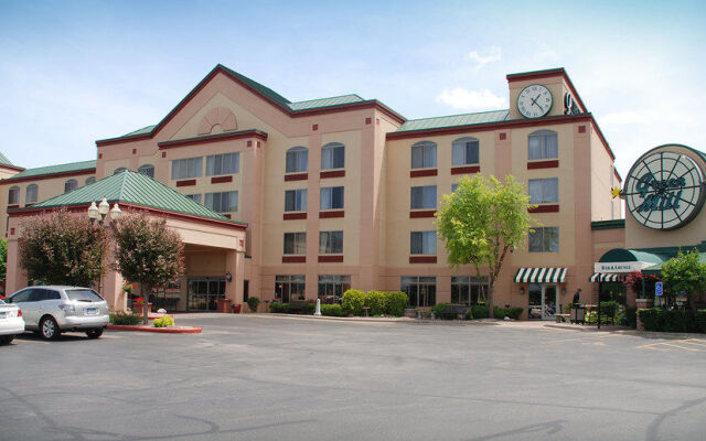 The Plaza Hotel & Suites Winona