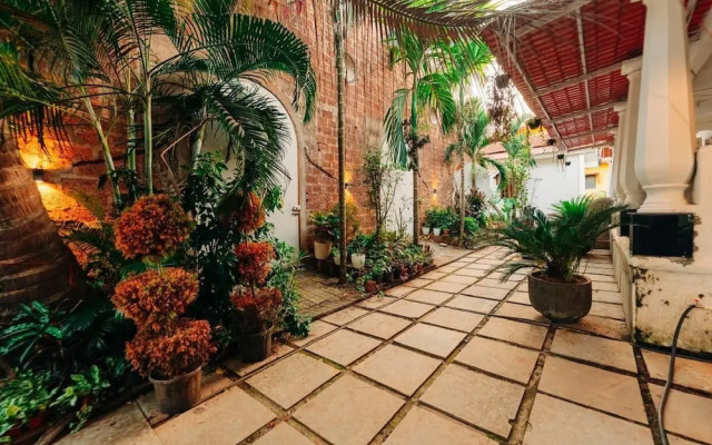 DD Villa & Serenity Cottages