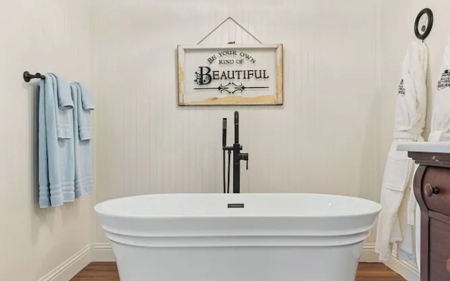 The Old Liberty Schoolhouse B&B