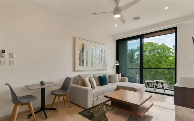 Luminous 1 Br Steps Away From the Beach